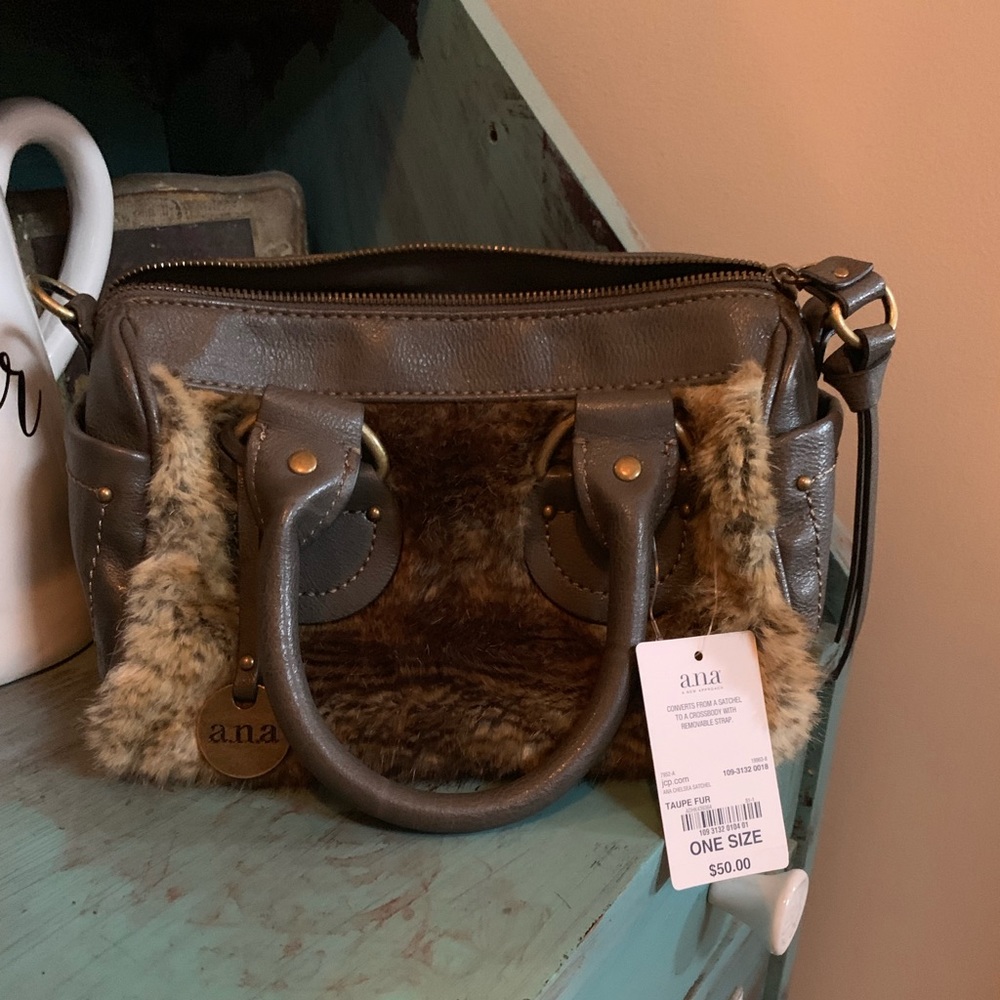 a.n.a Chelsea Satchel